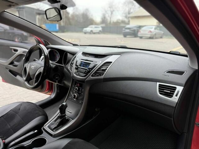 Красный Хендай Элантра, объемом двигателя 1.6 л и пробегом 190 тыс. км за 9700 $, фото 12 на Automoto.ua