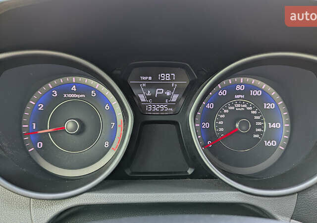 Красный Хендай Элантра, объемом двигателя 1.8 л и пробегом 214 тыс. км за 8400 $, фото 6 на Automoto.ua