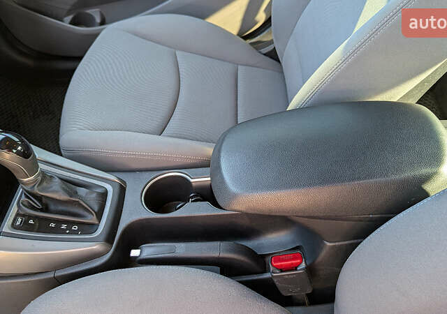 Красный Хендай Элантра, объемом двигателя 1.8 л и пробегом 214 тыс. км за 8400 $, фото 13 на Automoto.ua