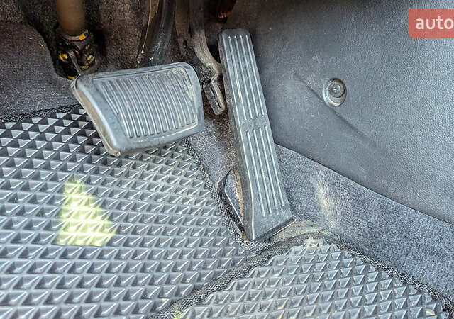 Красный Хендай Элантра, объемом двигателя 1.8 л и пробегом 214 тыс. км за 8400 $, фото 12 на Automoto.ua