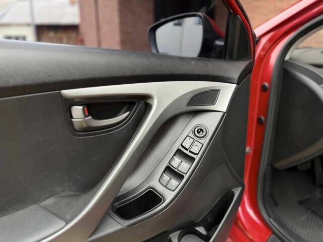 Красный Хендай Элантра, объемом двигателя 1.6 л и пробегом 190 тыс. км за 9700 $, фото 18 на Automoto.ua