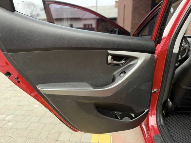 Красный Хендай Элантра, объемом двигателя 1.6 л и пробегом 190 тыс. км за 9700 $, фото 19 на Automoto.ua