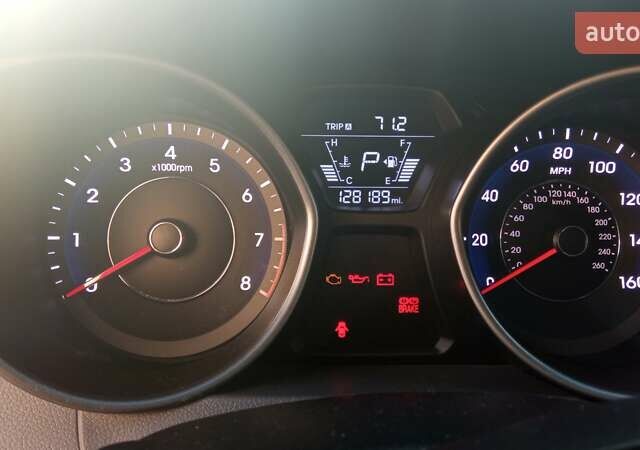 Червоний Хендай Елантра, об'ємом двигуна 1.8 л та пробігом 205 тис. км за 7500 $, фото 4 на Automoto.ua