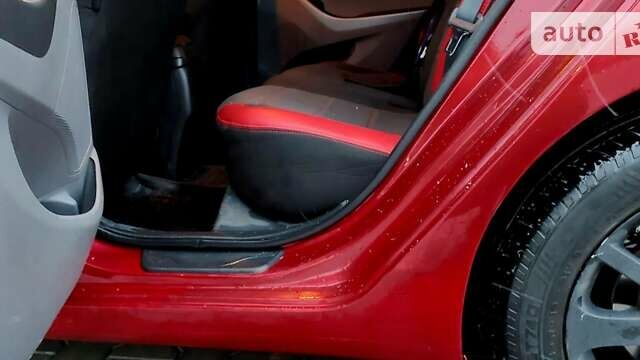 Красный Хендай Элантра, объемом двигателя 1.8 л и пробегом 100 тыс. км за 10200 $, фото 10 на Automoto.ua