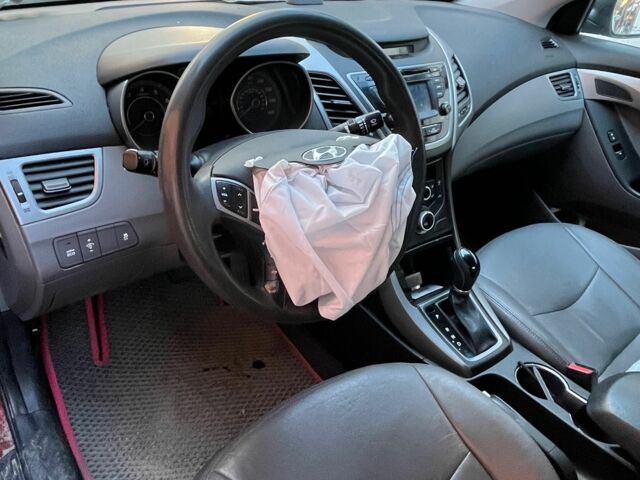 Красный Хендай Элантра, объемом двигателя 1.8 л и пробегом 150 тыс. км за 7900 $, фото 6 на Automoto.ua