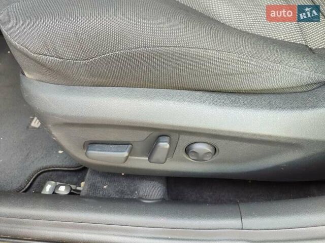 Красный Хендай Элантра, объемом двигателя 2 л и пробегом 112 тыс. км за 12600 $, фото 16 на Automoto.ua