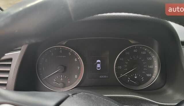 Красный Хендай Элантра, объемом двигателя 2 л и пробегом 69 тыс. км за 12000 $, фото 6 на Automoto.ua