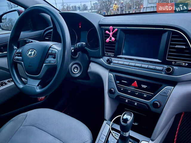 Красный Хендай Элантра, объемом двигателя 2 л и пробегом 182 тыс. км за 11500 $, фото 11 на Automoto.ua