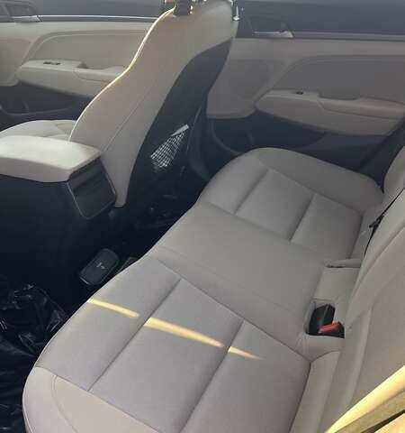 Червоний Хендай Елантра, об'ємом двигуна 2 л та пробігом 75 тис. км за 14499 $, фото 8 на Automoto.ua