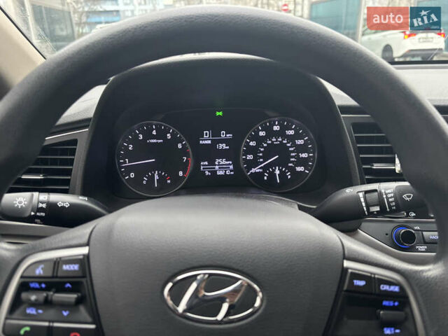 Красный Хендай Элантра, объемом двигателя 1.98 л и пробегом 109 тыс. км за 9800 $, фото 8 на Automoto.ua