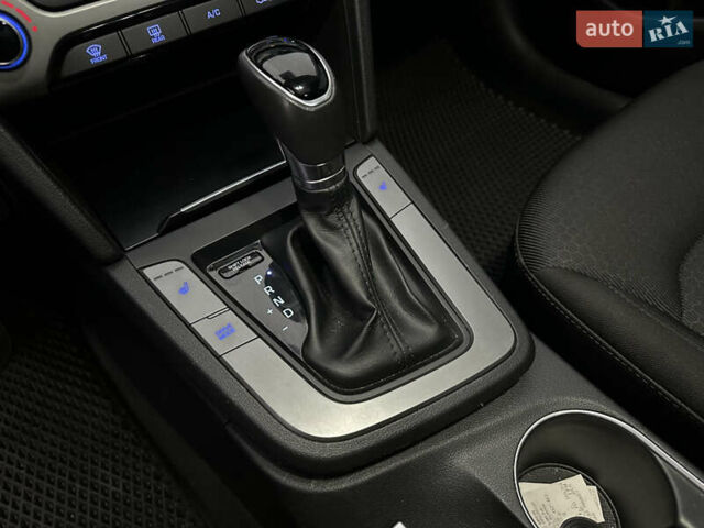 Красный Хендай Элантра, объемом двигателя 2 л и пробегом 85 тыс. км за 12000 $, фото 17 на Automoto.ua