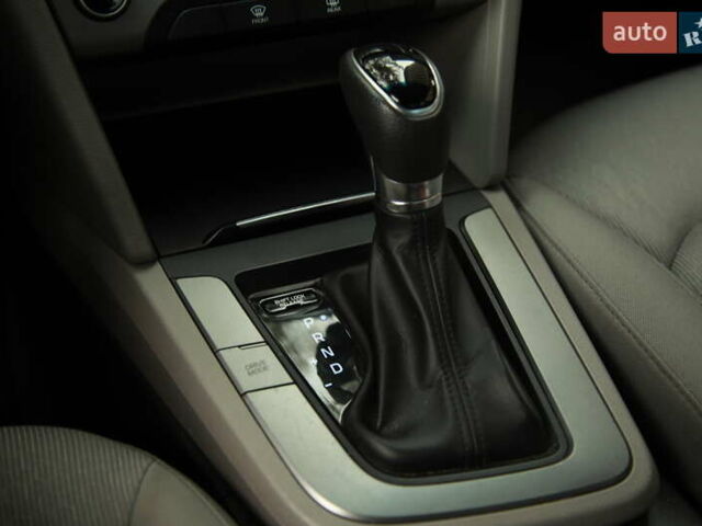 Хендай Элантра 2016 в Харькове на Automoto.ua Красный Хендай Элантра, объемом двигателя 2 л и пробегом 66 тыс. км за 11000 $, фото 17 на Automoto.ua