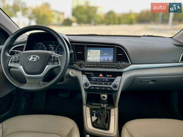 Хендай Элантра 2016 в Днепре (Днепропетровске) на Automoto.ua Красный Хендай Элантра, объемом двигателя 2 л и пробегом 184 тыс. км за 11599 $, фото 15 на Automoto.ua