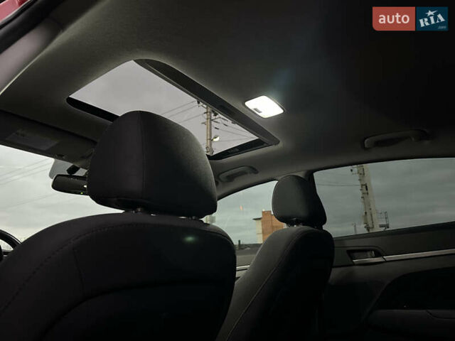 Красный Хендай Элантра, объемом двигателя 2 л и пробегом 85 тыс. км за 12000 $, фото 19 на Automoto.ua