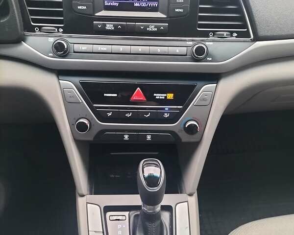 Красный Хендай Элантра, объемом двигателя 2 л и пробегом 196 тыс. км за 9200 $, фото 4 на Automoto.ua