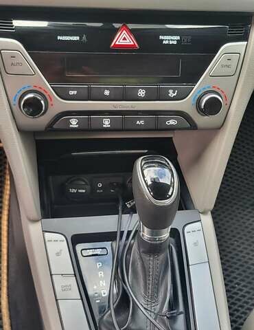 Красный Хендай Элантра, объемом двигателя 2 л и пробегом 69 тыс. км за 12000 $, фото 12 на Automoto.ua