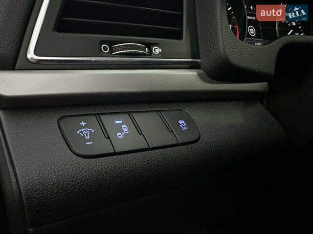 Красный Хендай Элантра, объемом двигателя 2 л и пробегом 85 тыс. км за 12000 $, фото 10 на Automoto.ua