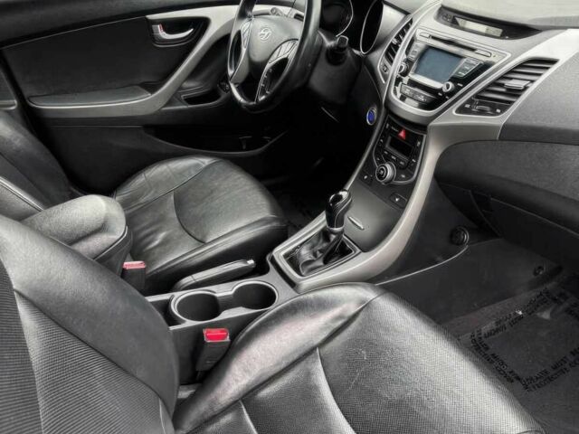 Красный Хендай Элантра, объемом двигателя 1.8 л и пробегом 80 тыс. км за 7200 $, фото 9 на Automoto.ua