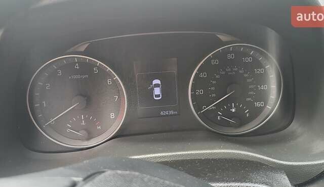 Красный Хендай Элантра, объемом двигателя 2 л и пробегом 69 тыс. км за 12000 $, фото 10 на Automoto.ua