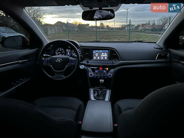 Красный Хендай Элантра, объемом двигателя 2 л и пробегом 85 тыс. км за 12000 $, фото 21 на Automoto.ua