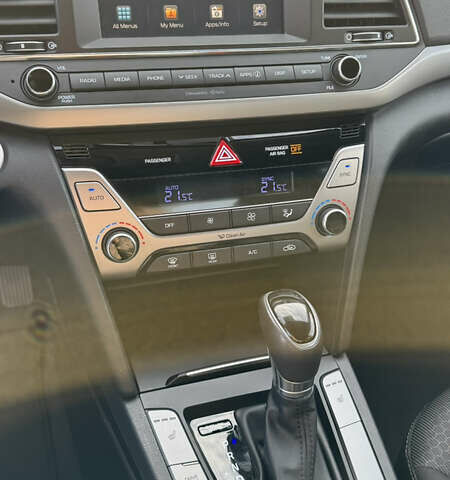 Хендай Элантра 2016 в Киеве на Automoto.ua Красный Хендай Элантра, объемом двигателя 2 л и пробегом 85 тыс. км за 12900 $, фото 26 на Automoto.ua