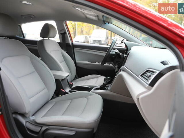 Хендай Элантра 2016 в Харькове на Automoto.ua Красный Хендай Элантра, объемом двигателя 2 л и пробегом 66 тыс. км за 11000 $, фото 9 на Automoto.ua