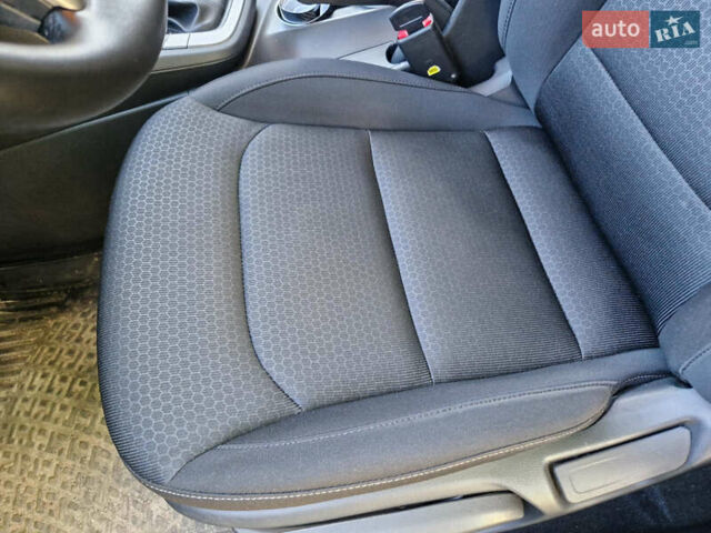 Червоний Хендай Елантра, об'ємом двигуна 1.59 л та пробігом 91 тис. км за 13000 $, фото 13 на Automoto.ua