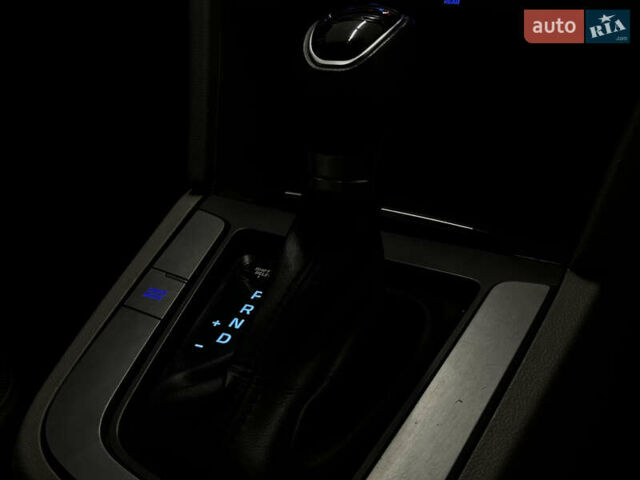 Красный Хендай Элантра, объемом двигателя 2 л и пробегом 162 тыс. км за 11799 $, фото 17 на Automoto.ua