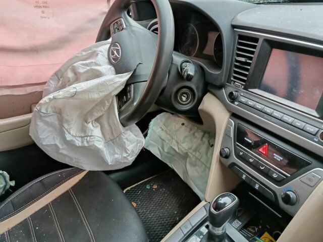 Красный Хендай Элантра, объемом двигателя 0 л и пробегом 160 тыс. км за 1300 $, фото 2 на Automoto.ua