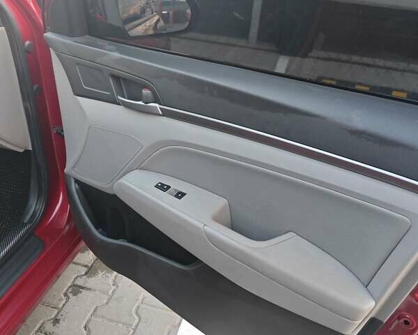 Красный Хендай Элантра, объемом двигателя 2 л и пробегом 112 тыс. км за 10200 $, фото 6 на Automoto.ua