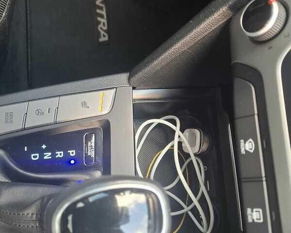 Червоний Хендай Елантра, об'ємом двигуна 2 л та пробігом 57 тис. км за 16300 $, фото 15 на Automoto.ua