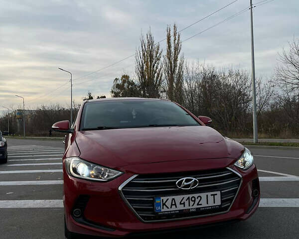 Красный Хендай Элантра, объемом двигателя 1.59 л и пробегом 124 тыс. км за 13500 $, фото 1 на Automoto.ua