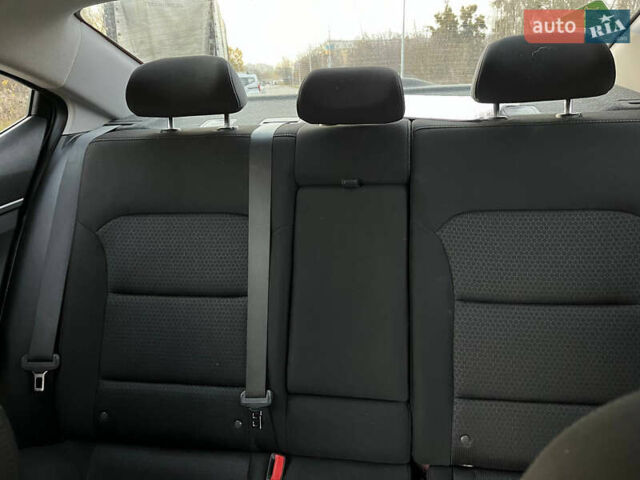 Красный Хендай Элантра, объемом двигателя 1.59 л и пробегом 124 тыс. км за 13500 $, фото 21 на Automoto.ua