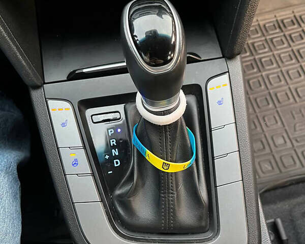 Красный Хендай Элантра, объемом двигателя 1.59 л и пробегом 124 тыс. км за 13500 $, фото 14 на Automoto.ua