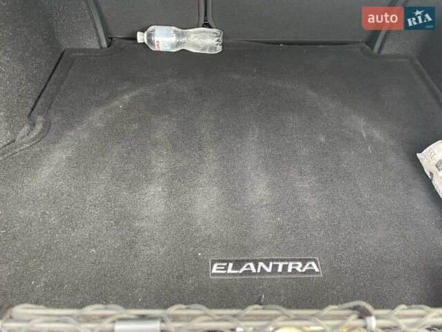 Хендай Элантра 2018 в Киеве на Automoto.ua Красный Хендай Элантра, объемом двигателя 2 л и пробегом 105 тыс. км за 13000 $, фото 10 на Automoto.ua