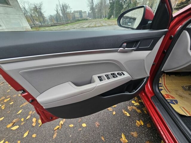 Красный Хендай Элантра, объемом двигателя 2 л и пробегом 71 тыс. км за 14600 $, фото 12 на Automoto.ua