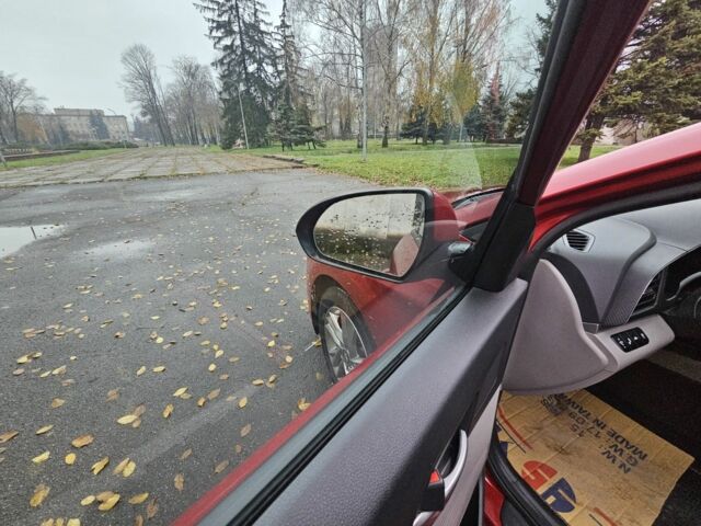 Красный Хендай Элантра, объемом двигателя 2 л и пробегом 71 тыс. км за 14600 $, фото 13 на Automoto.ua