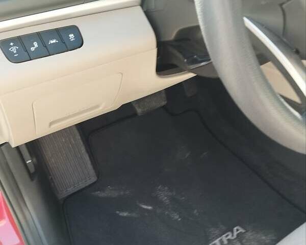 Красный Хендай Элантра, объемом двигателя 2 л и пробегом 60 тыс. км за 13600 $, фото 11 на Automoto.ua