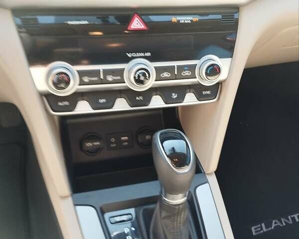 Красный Хендай Элантра, объемом двигателя 2 л и пробегом 60 тыс. км за 13600 $, фото 16 на Automoto.ua