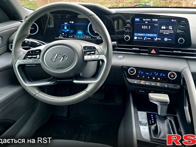 Красный Хендай Элантра, объемом двигателя 2 л и пробегом 77 тыс. км за 19300 $, фото 7 на Automoto.ua