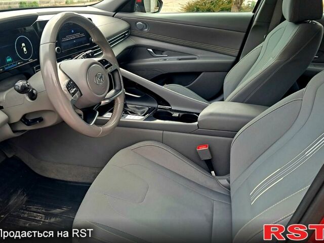 Красный Хендай Элантра, объемом двигателя 2 л и пробегом 77 тыс. км за 19300 $, фото 6 на Automoto.ua