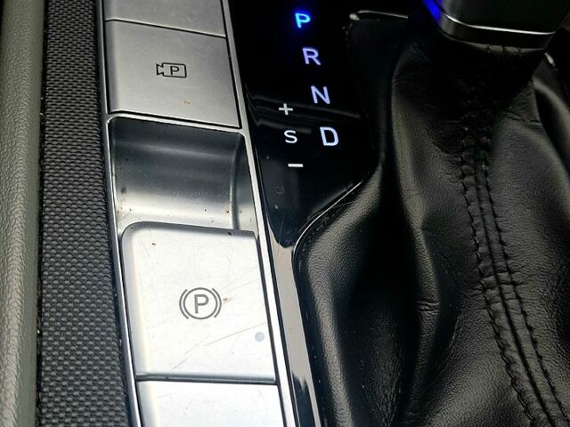 Красный Хендай Элантра, объемом двигателя 2 л и пробегом 77 тыс. км за 19300 $, фото 10 на Automoto.ua