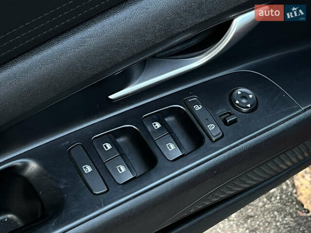 Червоний Хендай Елантра, об'ємом двигуна 2 л та пробігом 124 тис. км за 16500 $, фото 30 на Automoto.ua