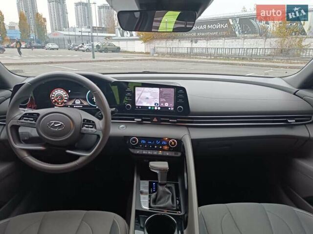 Красный Хендай Элантра, объемом двигателя 2 л и пробегом 29 тыс. км за 18500 $, фото 9 на Automoto.ua