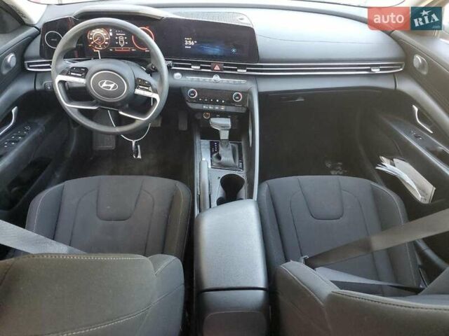 Хендай Элантра 2023 в Львове на Automoto.ua Красный Хендай Элантра, объемом двигателя 2 л и пробегом 53 тыс. км за 6100 $, фото 7 на Automoto.ua