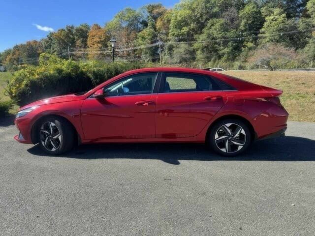 Красный Хендай Элантра, объемом двигателя 2 л и пробегом 14 тыс. км за 16300 $, фото 3 на Automoto.ua