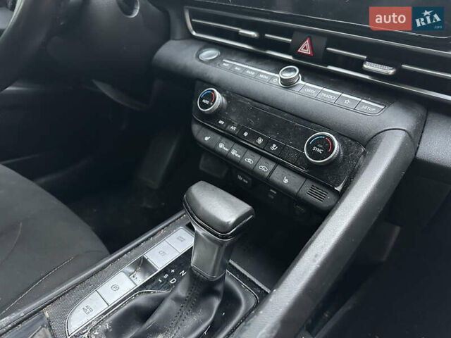 Красный Хендай Элантра, объемом двигателя 2 л и пробегом 81 тыс. км за 11500 $, фото 7 на Automoto.ua