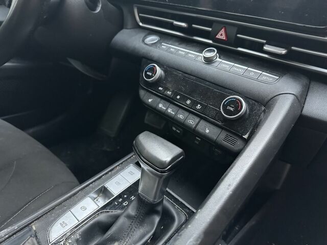 Красный Хендай Элантра, объемом двигателя 2 л и пробегом 81 тыс. км за 11500 $, фото 9 на Automoto.ua