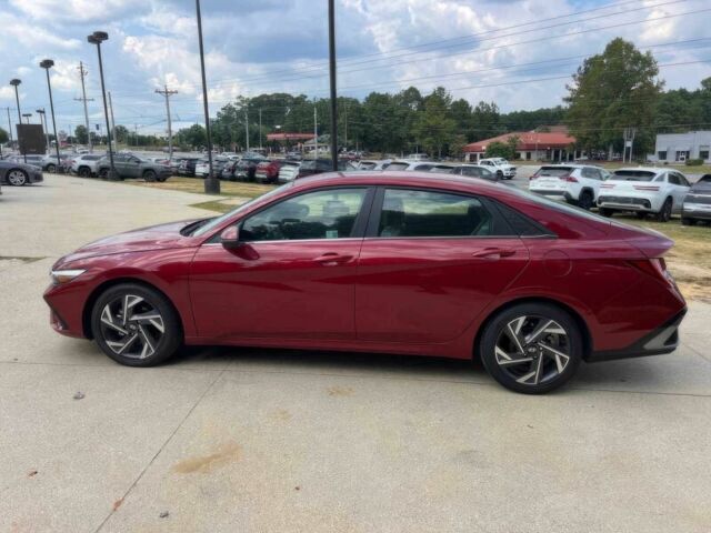 Хендай Элантра 2024 в Житомире на Automoto.ua Красный Хендай Элантра, объемом двигателя 2 л и пробегом 14 тыс. км за 9600 $, фото 4 на Automoto.ua