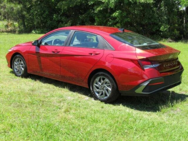 Червоний Хендай Елантра, об'ємом двигуна 2 л та пробігом 28 тис. км за 9600 $, фото 5 на Automoto.ua